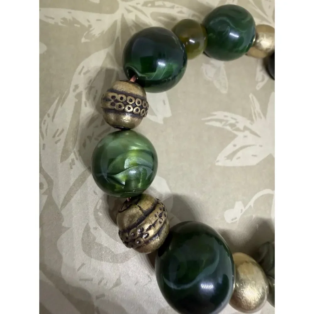 🧚🏻‍♀️ Handmade Green Chatoyant Beaded Key Ring Bracelet Gold Boho Luxe